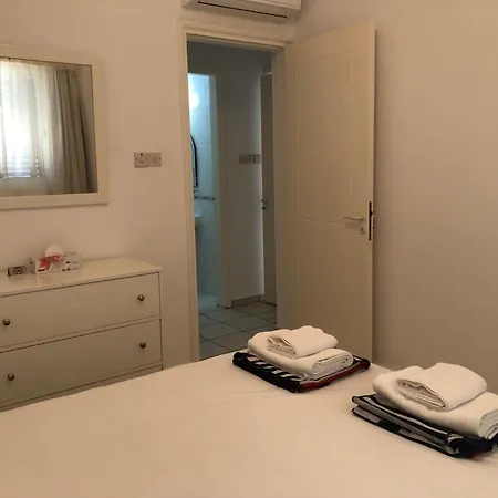 Kings Palace - Modern, Sunny 2 Bed Ground Floor With Sea Views Paphos