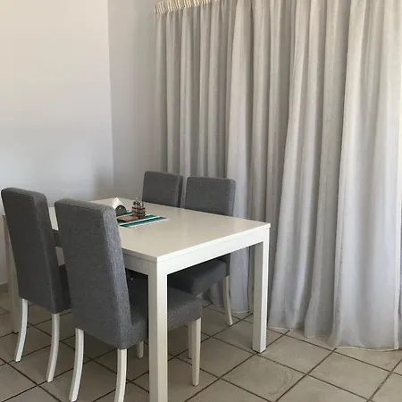 Kings Palace - Modern, Sunny 2 Bed Ground Floor With Sea Views Apartment Paphos