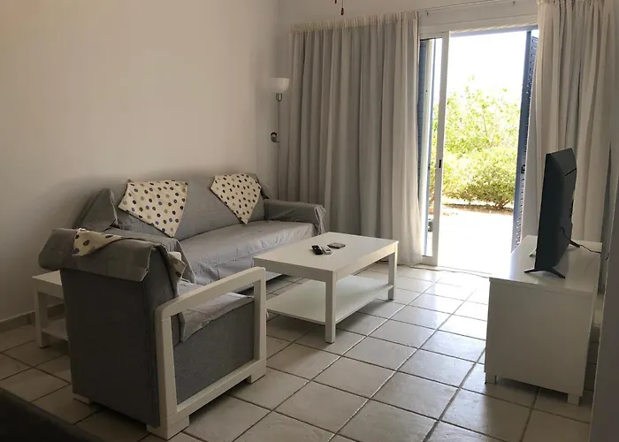 Lägenhet Kings Palace - Modern, Sunny 2 Bed Ground Floor With Sea Views Paphos
