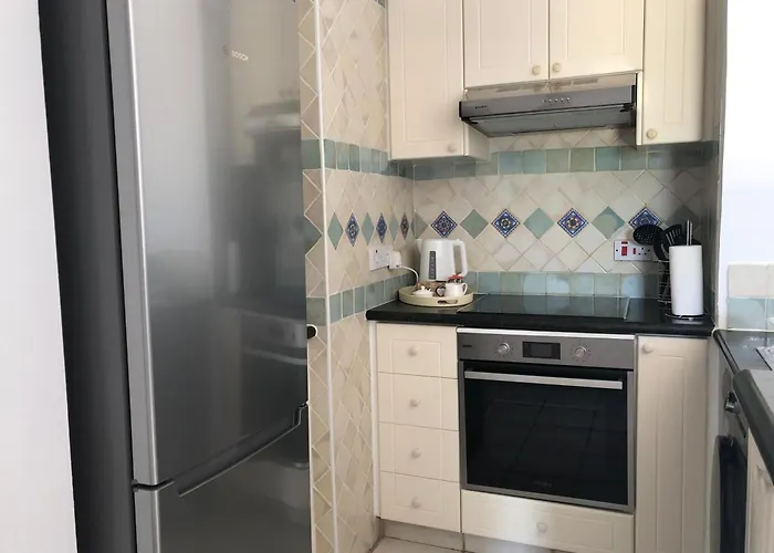 Lägenhet Kings Palace - Modern, Sunny 2 Bed Ground Floor With Sea Views