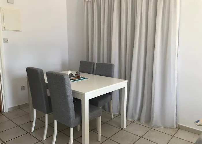 Kings Palace - Modern, Sunny 2 Bed Ground Floor With Sea Views Lägenhet Paphos