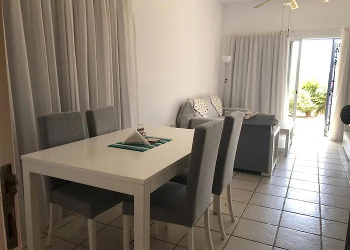 Kings Palace - Modern, Sunny 2 Bed Ground Floor With Sea Views Paphos