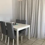 Kings Palace - Modern, Sunny 2 Bed Ground Floor With Sea Views アパート パ フォス