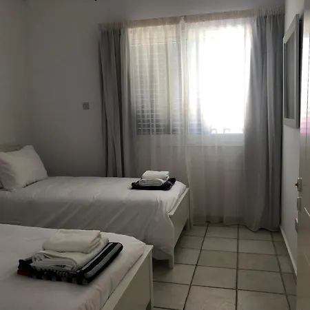 Daire Kings Palace - Modern, Sunny 2 Bed Ground Floor With Sea Views Pafos