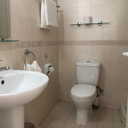 Kings Palace - Modern, Sunny 2 Bed Ground Floor With Sea Views Pafos