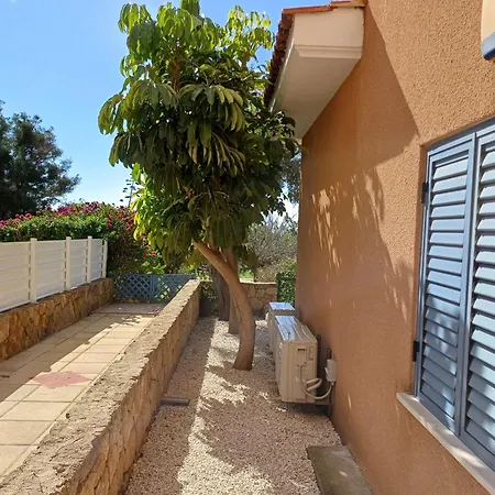 Kings Palace - Modern, Sunny 2 Bed Ground Floor With Sea Views Apartment *