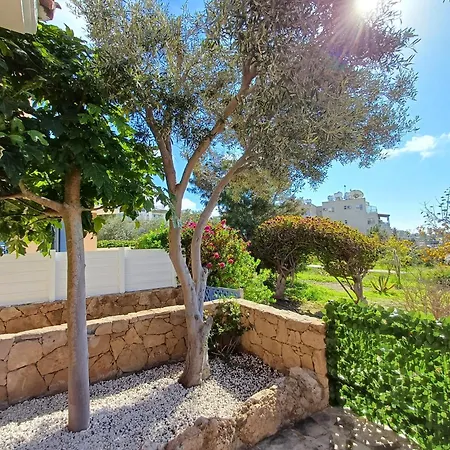 Kings Palace - Modern, Sunny 2 Bed Ground Floor With Sea Views Paphos